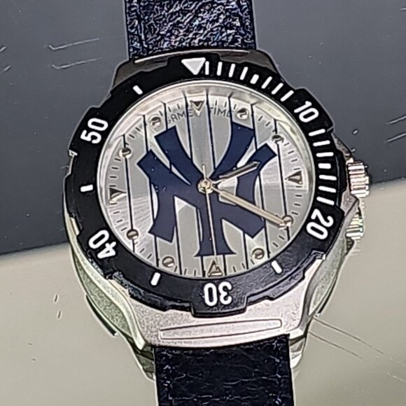 Game Time New York Yankees Agent Series Watch Analog Blue Italian Leather Band - Picture 12 of 12